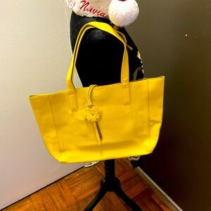 Avon leather handbag 👜 yellow with charm snap closure. 18 by 12 by 6
